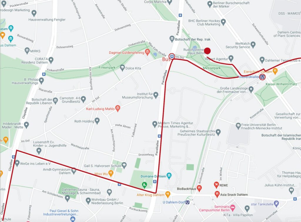 Stadtplan von Berlin-Dahlem: das Rudolf Steiner Haus an der Bernadottestraße (roter Punkt), rot eingezeichnet der Fußweg vom U-Bahnhof Podbielskiallee und der Weg vom Bus